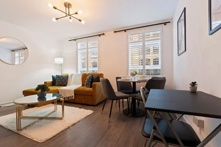Flat Wyfold Road in Greater London