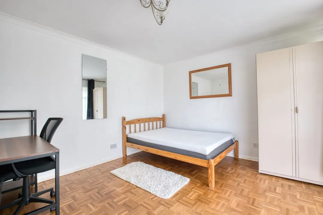 Room Somner Close in Canterbury