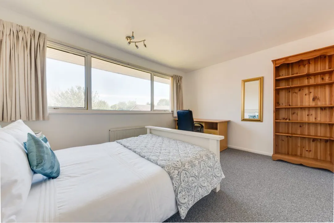 Room Somner Close in Canterbury