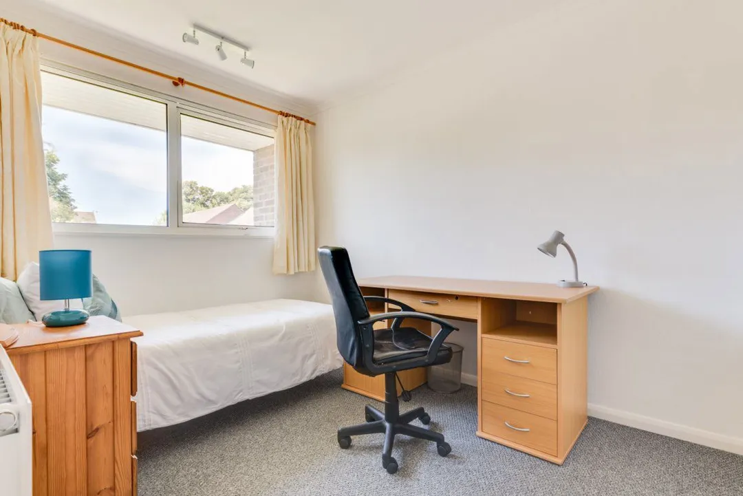 Room Somner Close in Canterbury