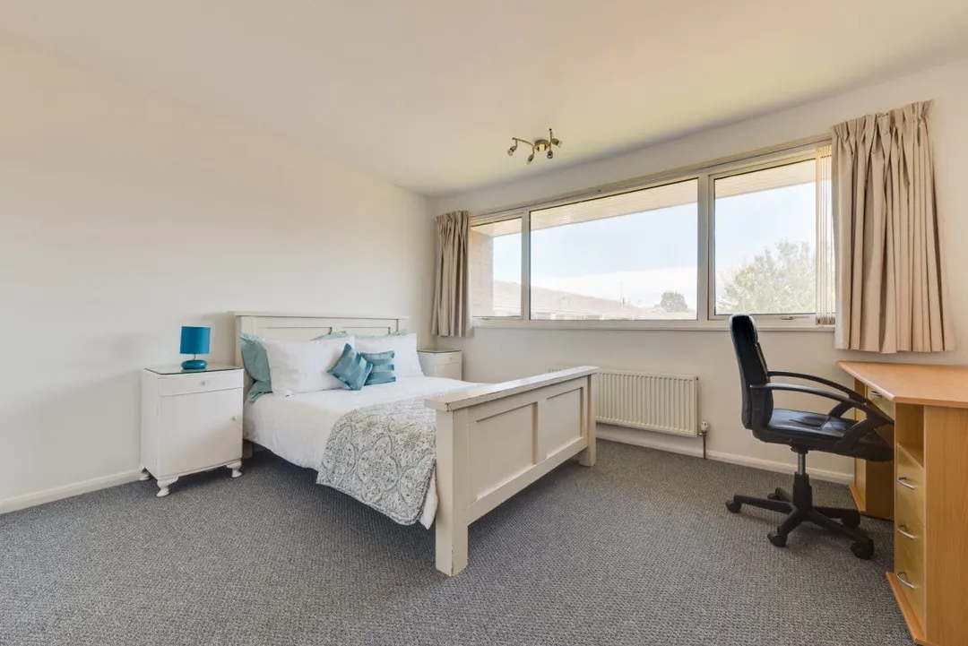 Room Somner Close in Canterbury