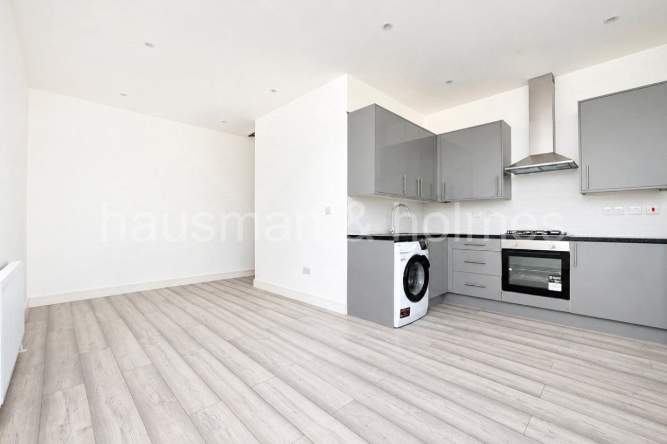 Flat Finchley Road in Greater London
