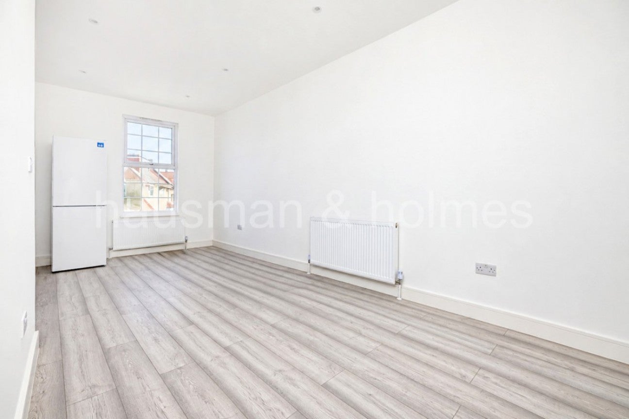 Flat Finchley Road in Greater London