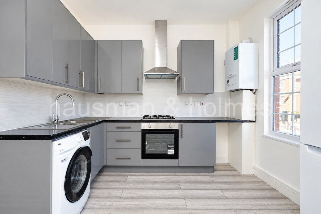 Flat Finchley Road in Greater London