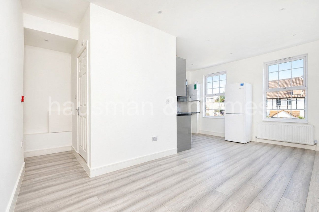 Flat Finchley Road in Greater London