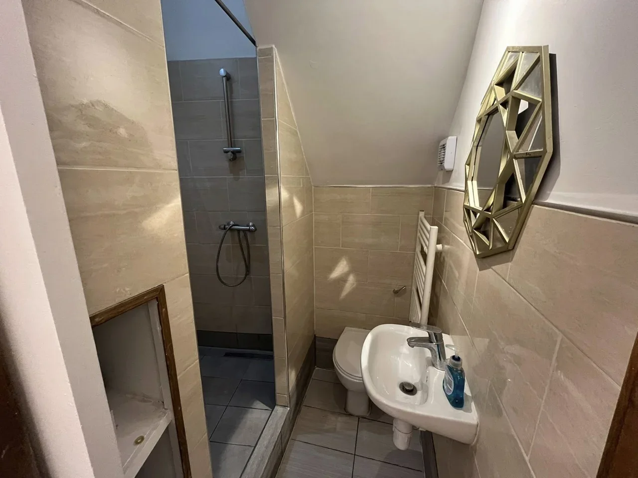Room Aldersgate Street in City of London