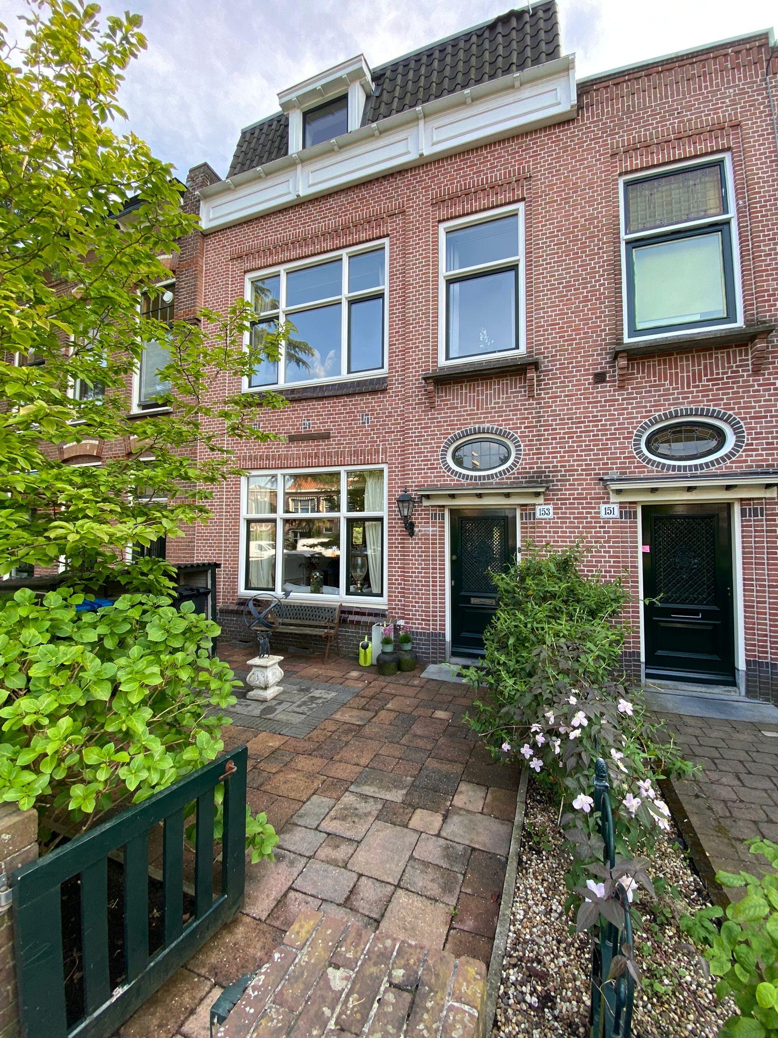 Huis Hoge Rijndijk 153 in Leiden