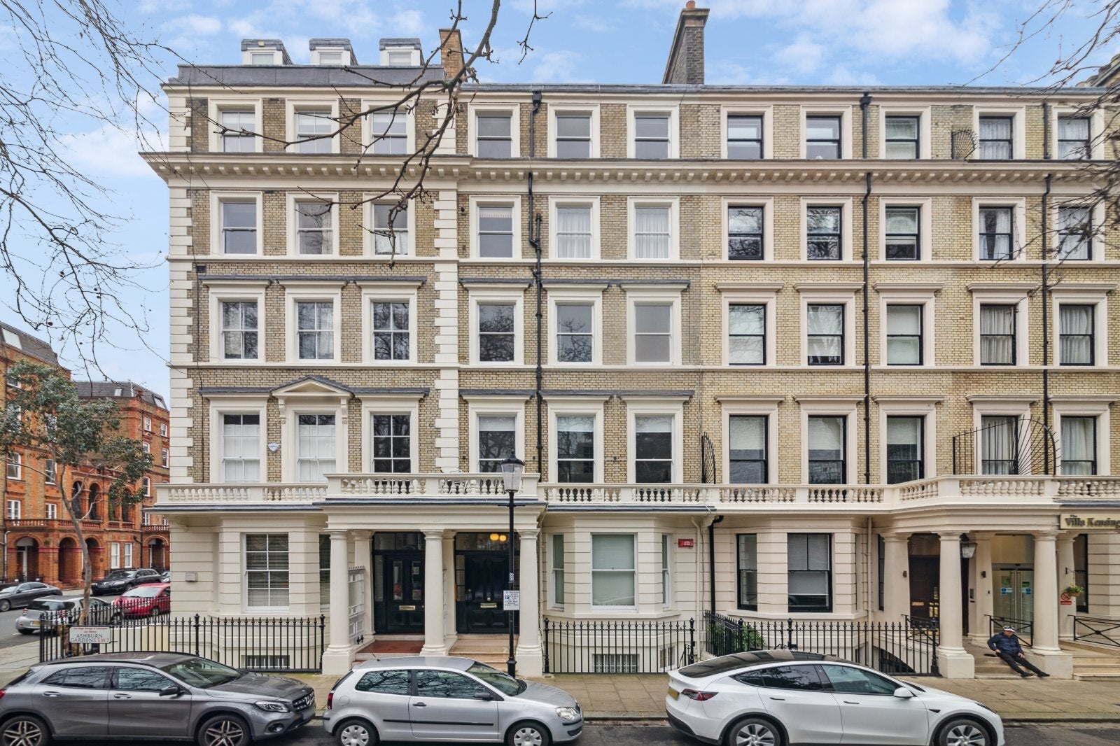 Flat Ashburn Gardens in Greater London