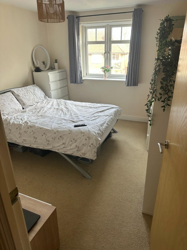 Flat Brackenhurst Drive in Leeds