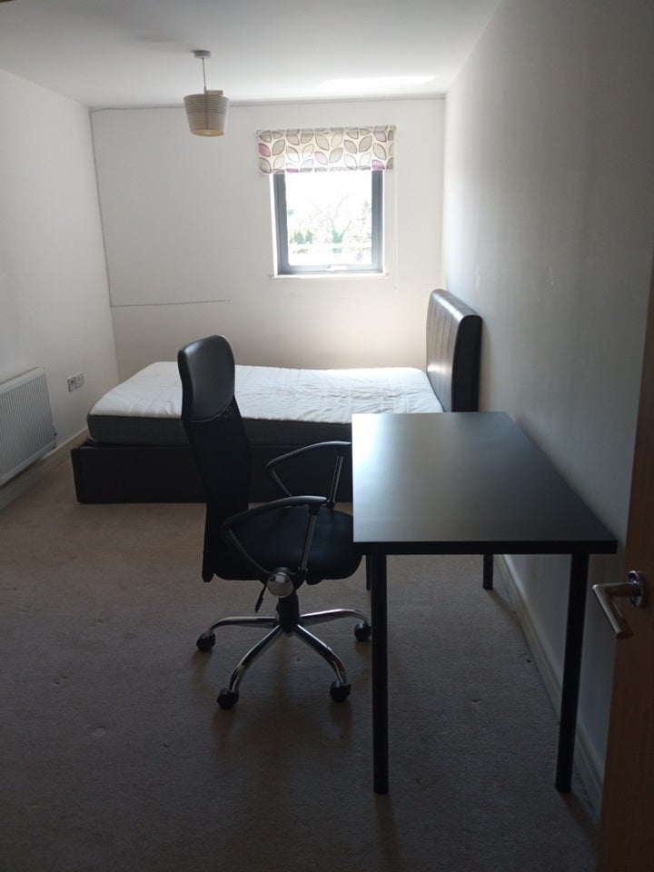 Room Ewell Road in Greater London