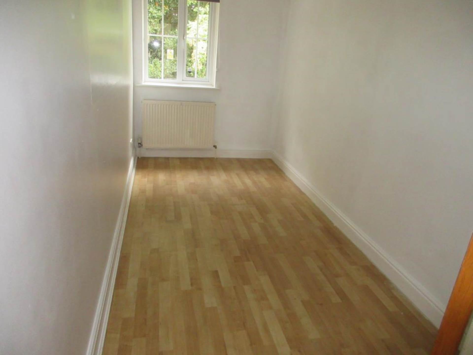 Flat Gainsborough Drive in Southend-on-Sea