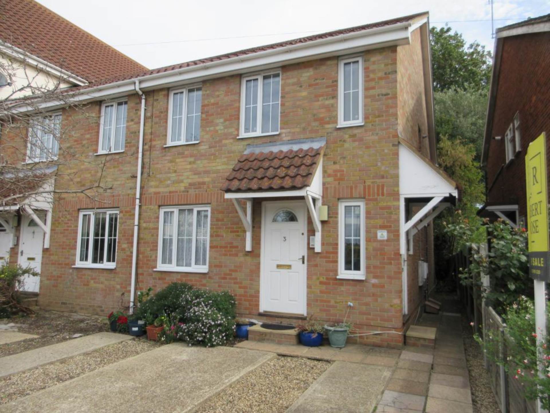 Flat Gainsborough Drive in Southend-on-Sea