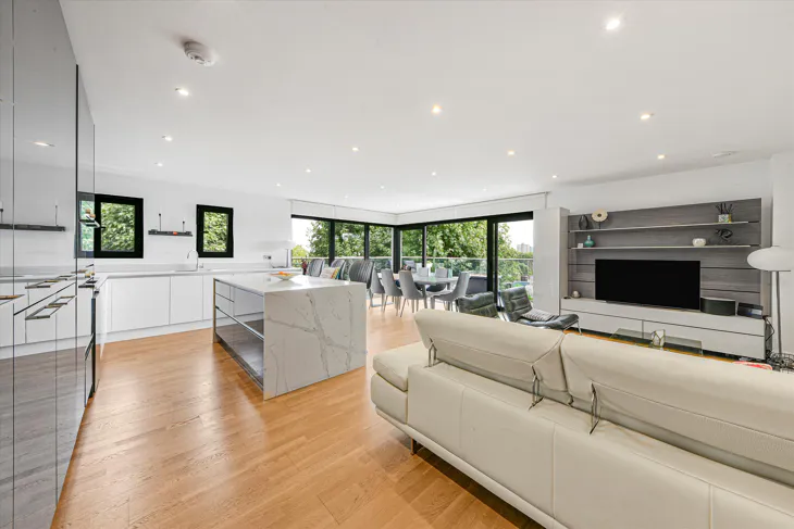 Flat Stanhope Road in Greater London