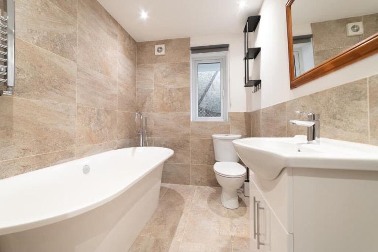 Flat Chipstead Gardens in Greater London