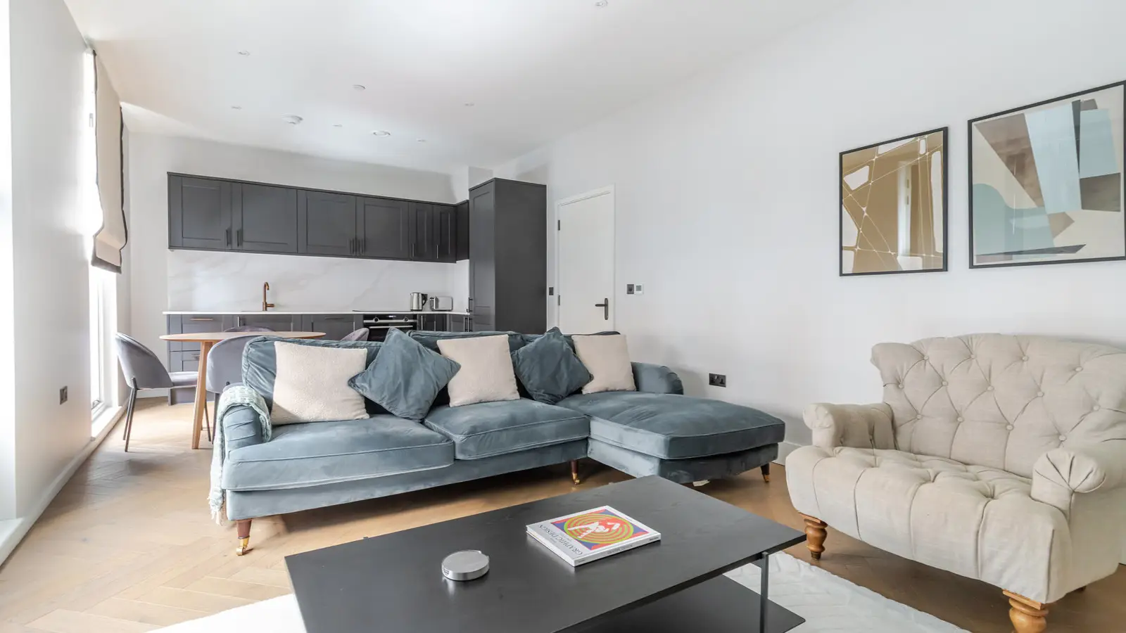 Flat Bell Lane in Greater London