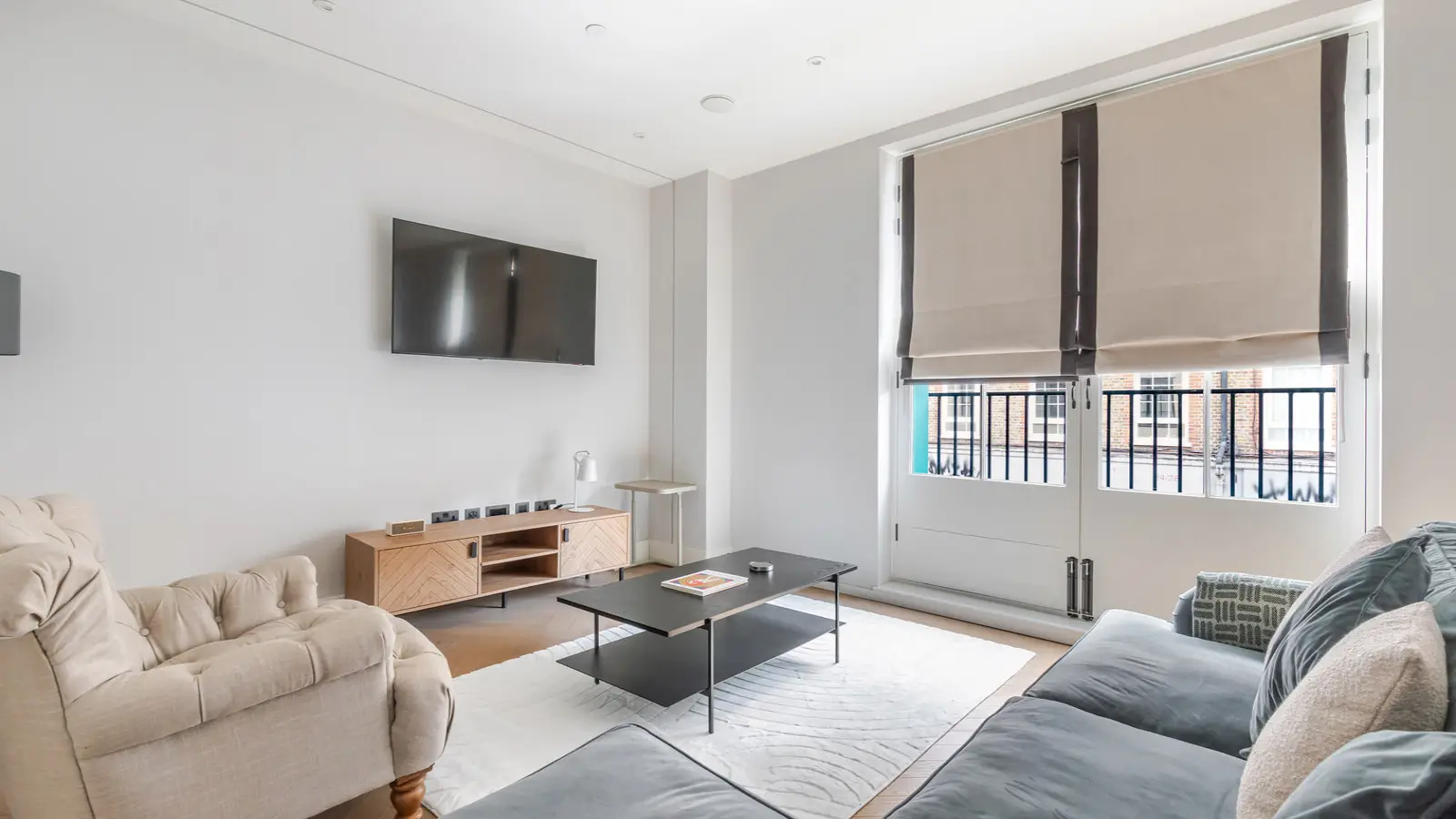 Flat Bell Lane in Greater London