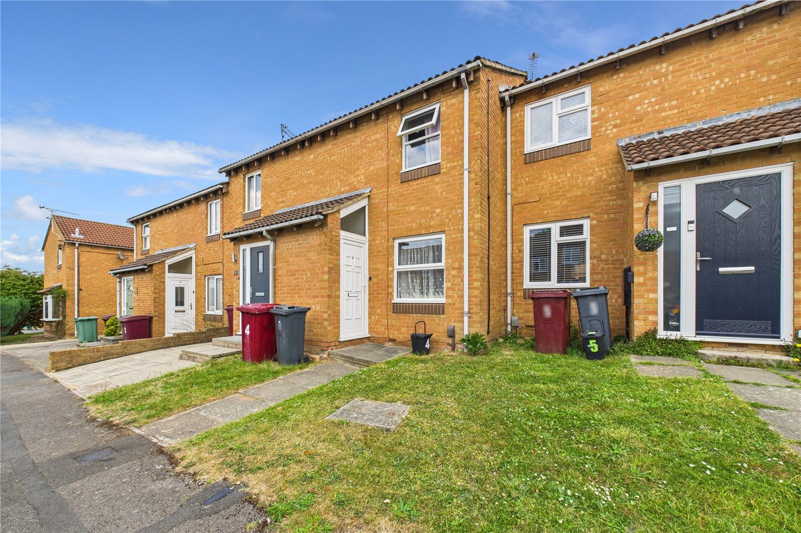 House Midwinter Close in Reading