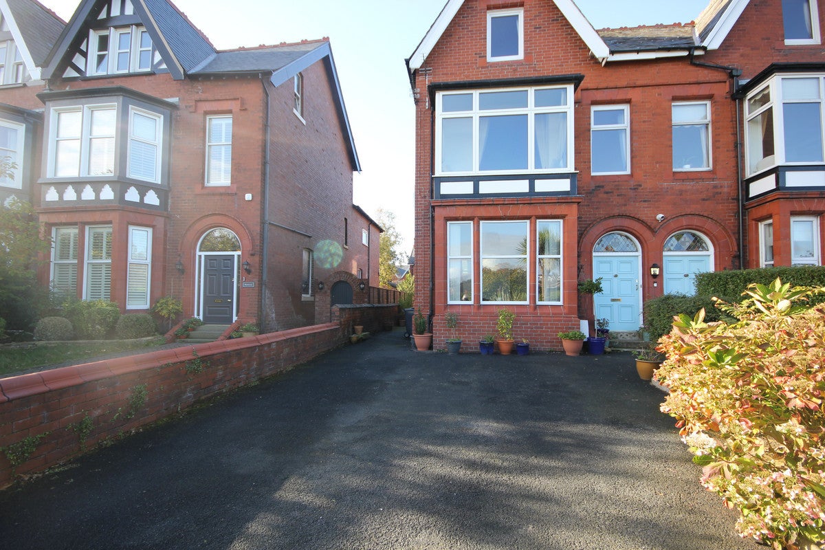Flat Fairlawn Road in Borough of Fylde