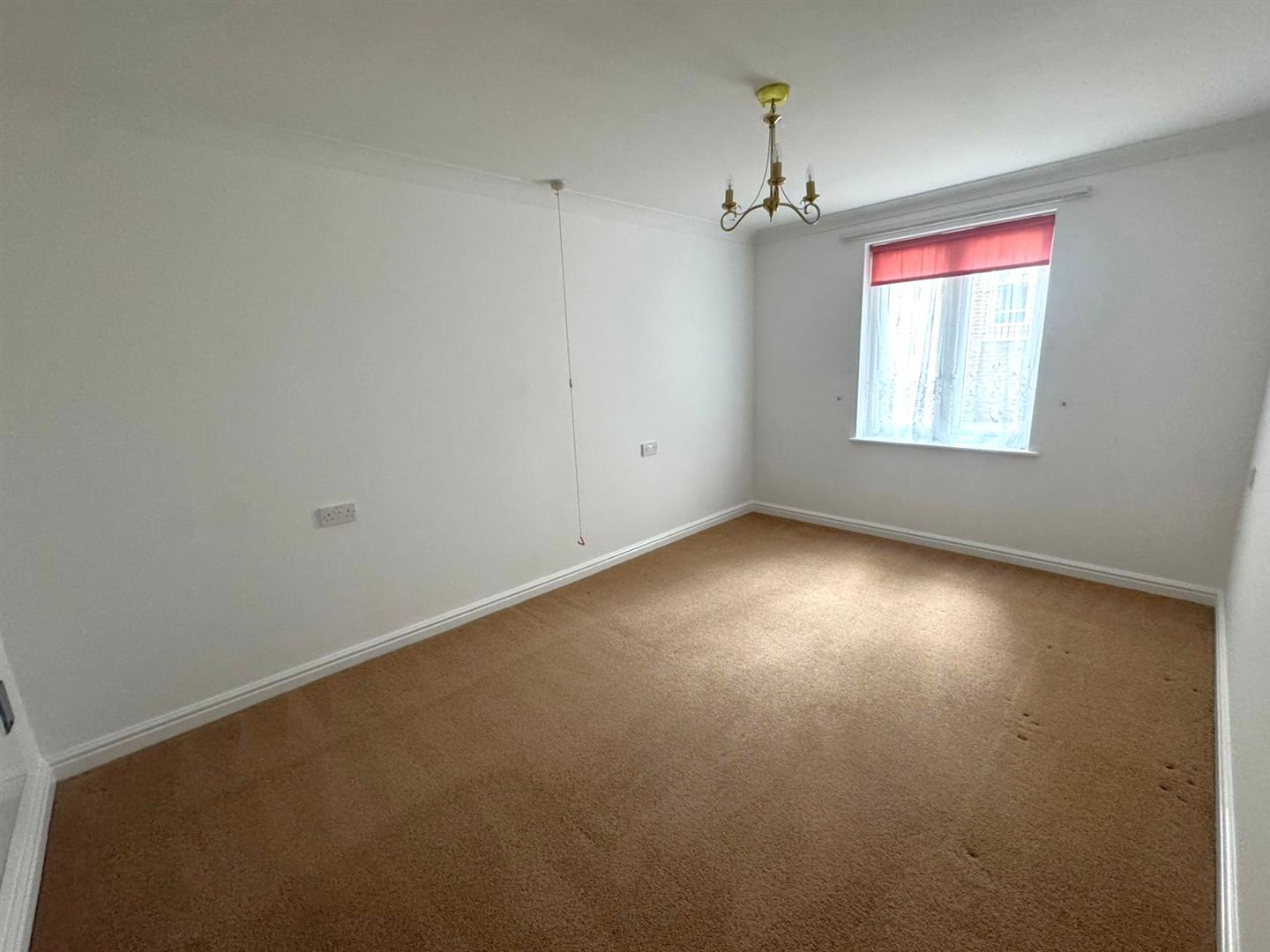 Flat Windsor Way in Rushmoor