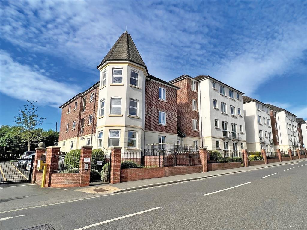 Flat Windsor Way in Rushmoor