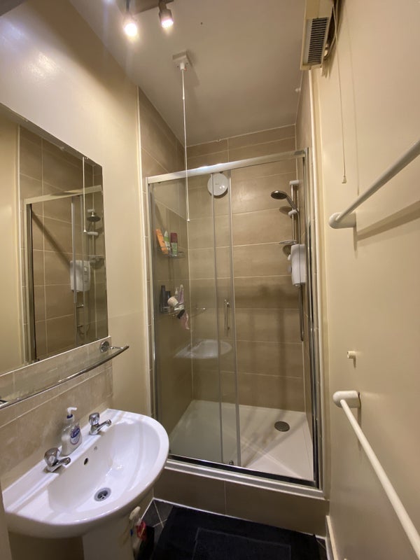 Room Elsley Road in Greater London
