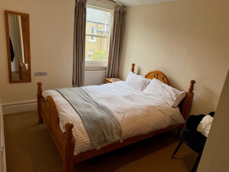 Room Elsley Road in Greater London