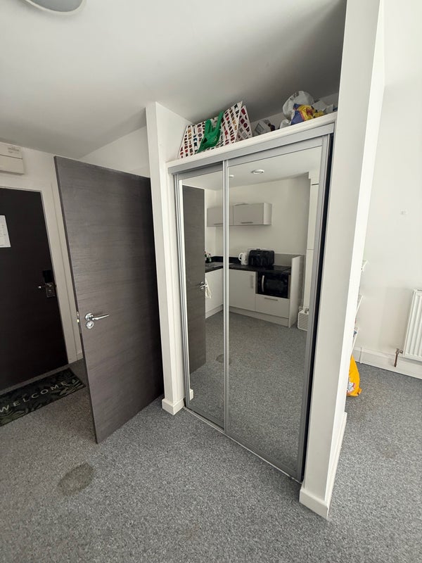 Room Aldine Court in Sheffield