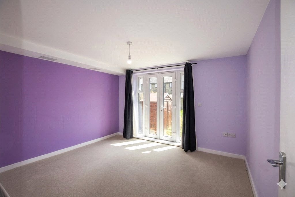 Flat Roberts Place in Greater London
