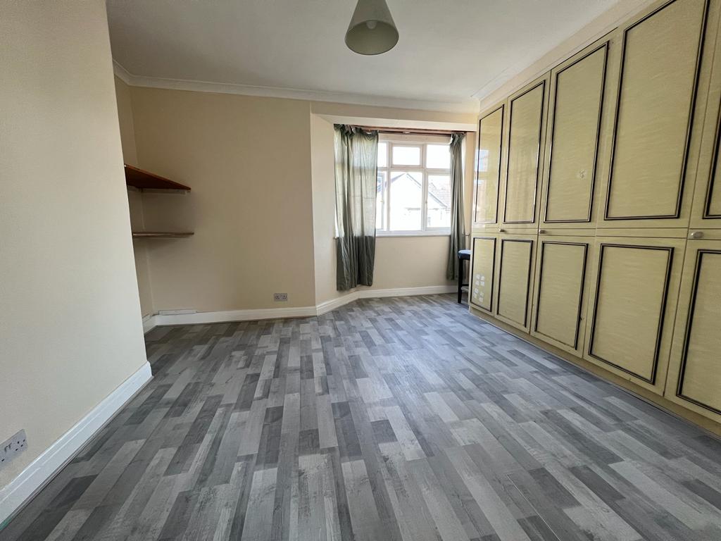 House Aintree Crescent in Greater London