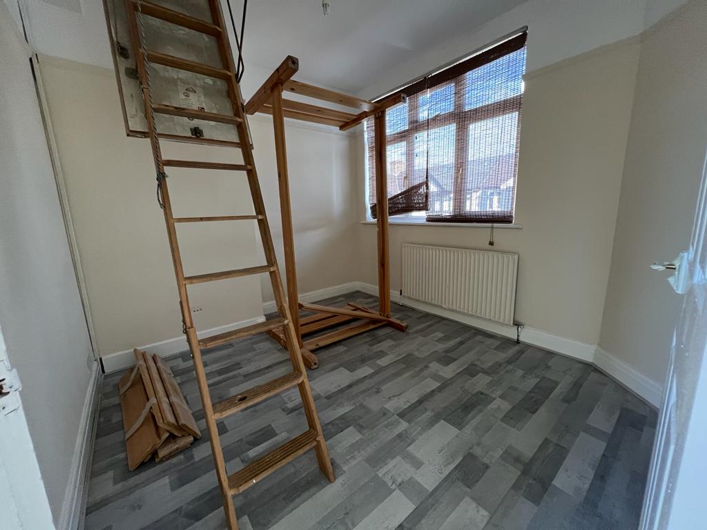 House Aintree Crescent in Greater London