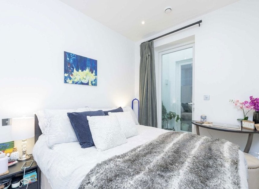 Flat Redfield Lane in Greater London