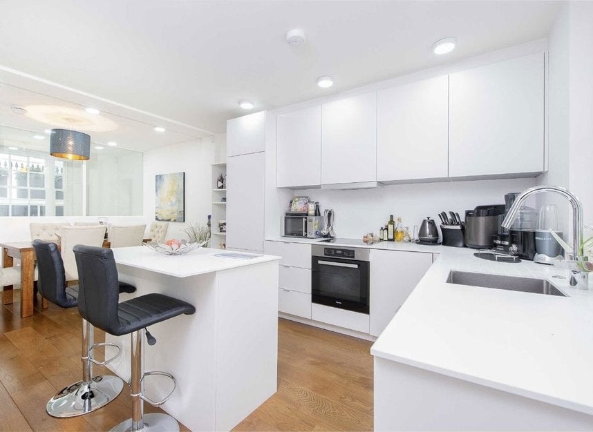 Flat Redfield Lane in Greater London
