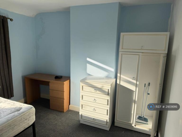 Room Queens Road in Nottingham