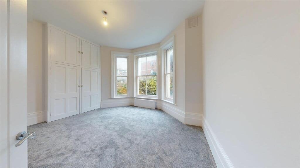 Flat Trinity Gardens in Folkestone and Hythe District