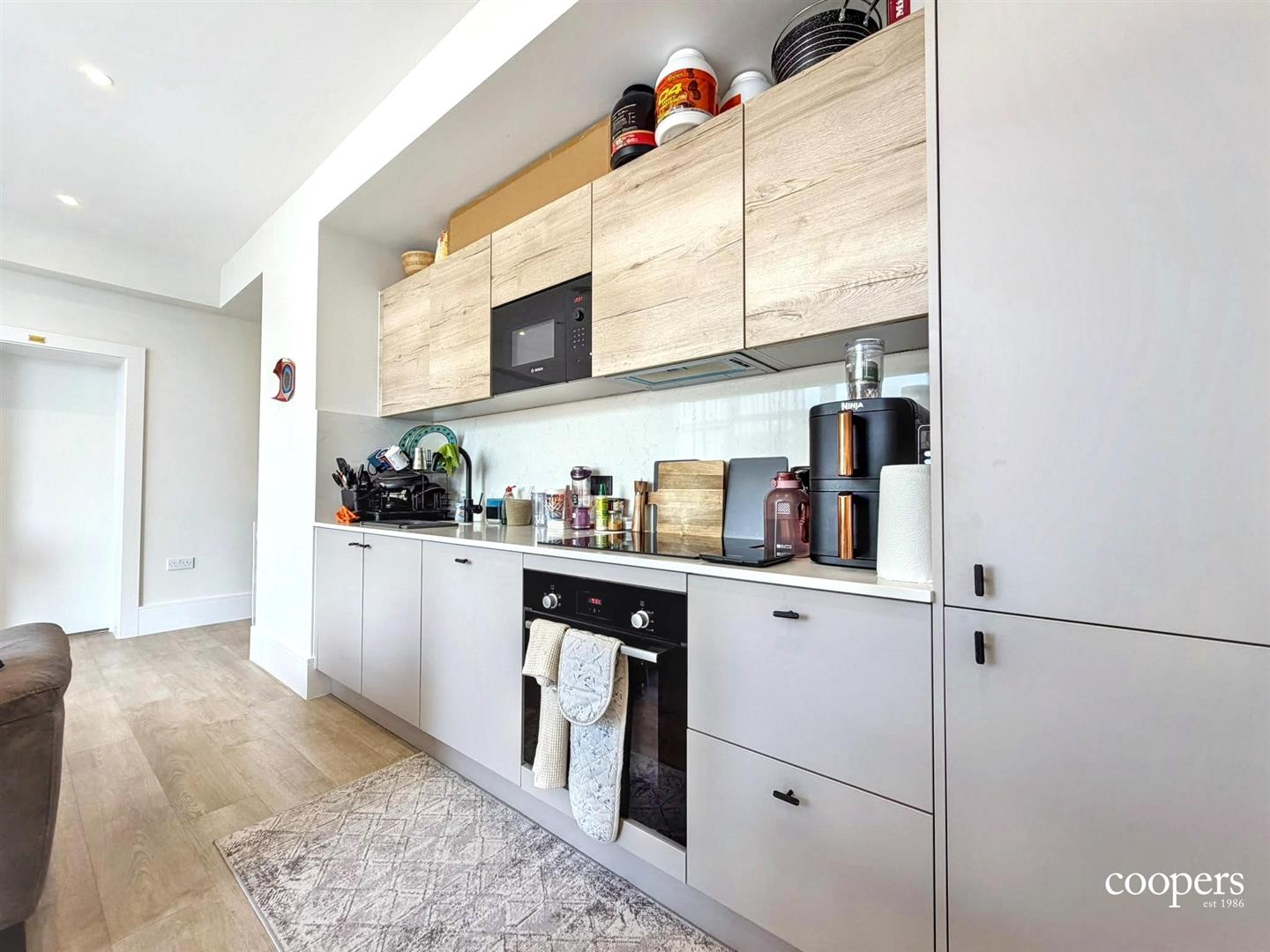 Flat Pembroke Road in Greater London