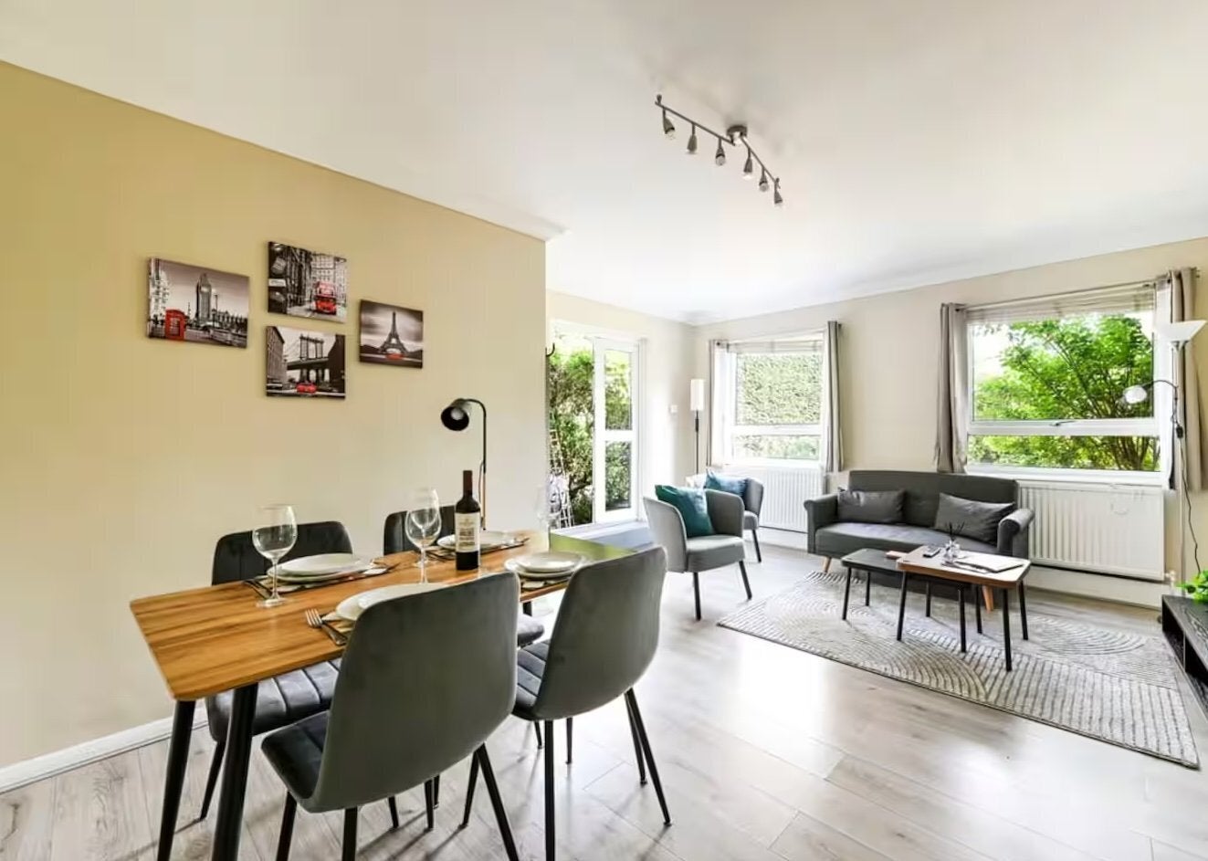 Flat Matthias Court in Greater London