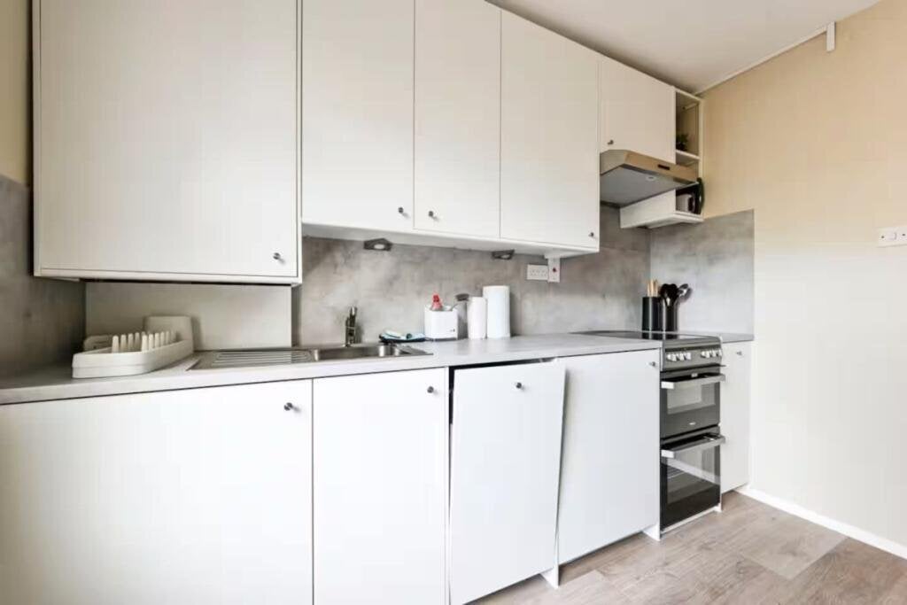 Flat Matthias Court in Greater London
