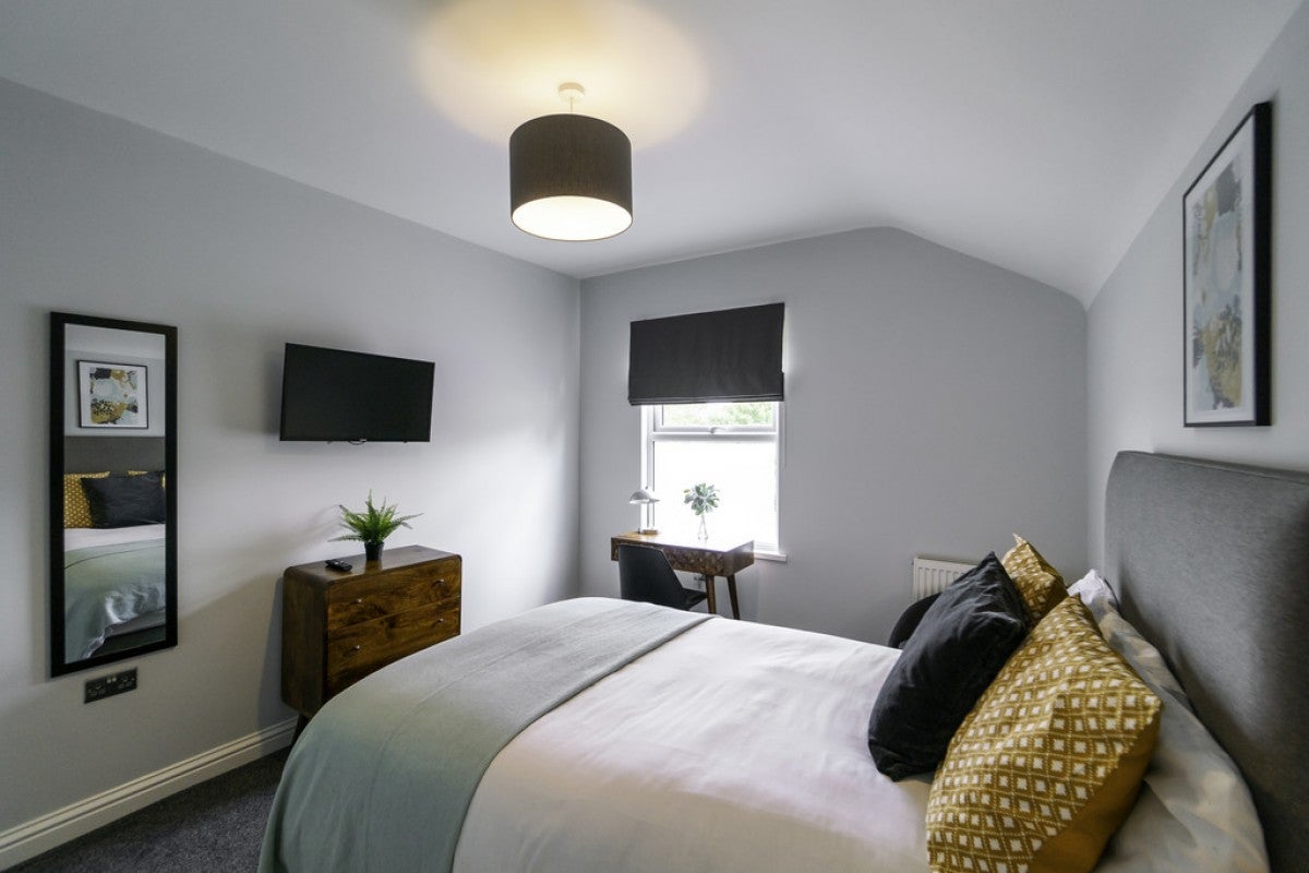 Room Lorne Street in Reading