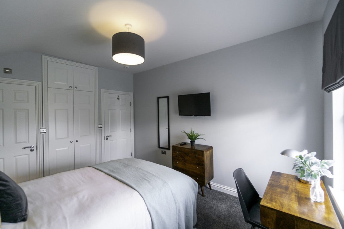 Room Lorne Street in Reading