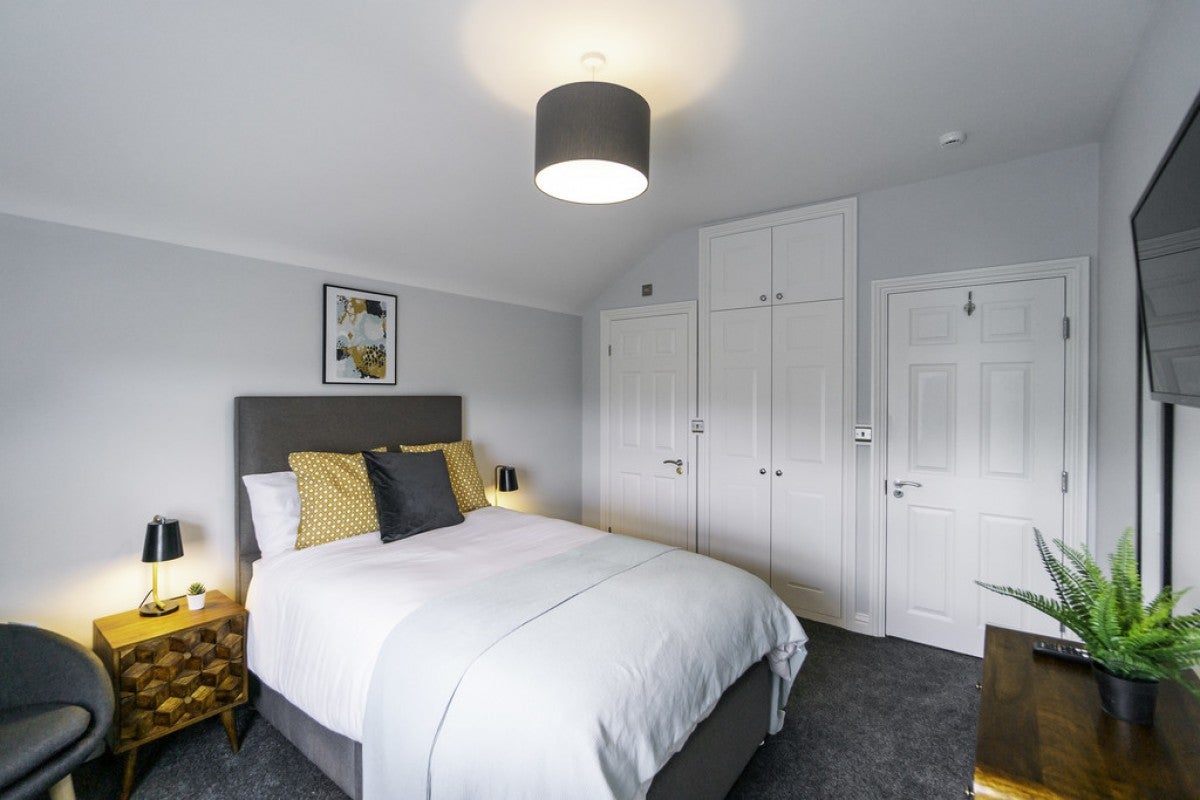 Room Lorne Street in Reading