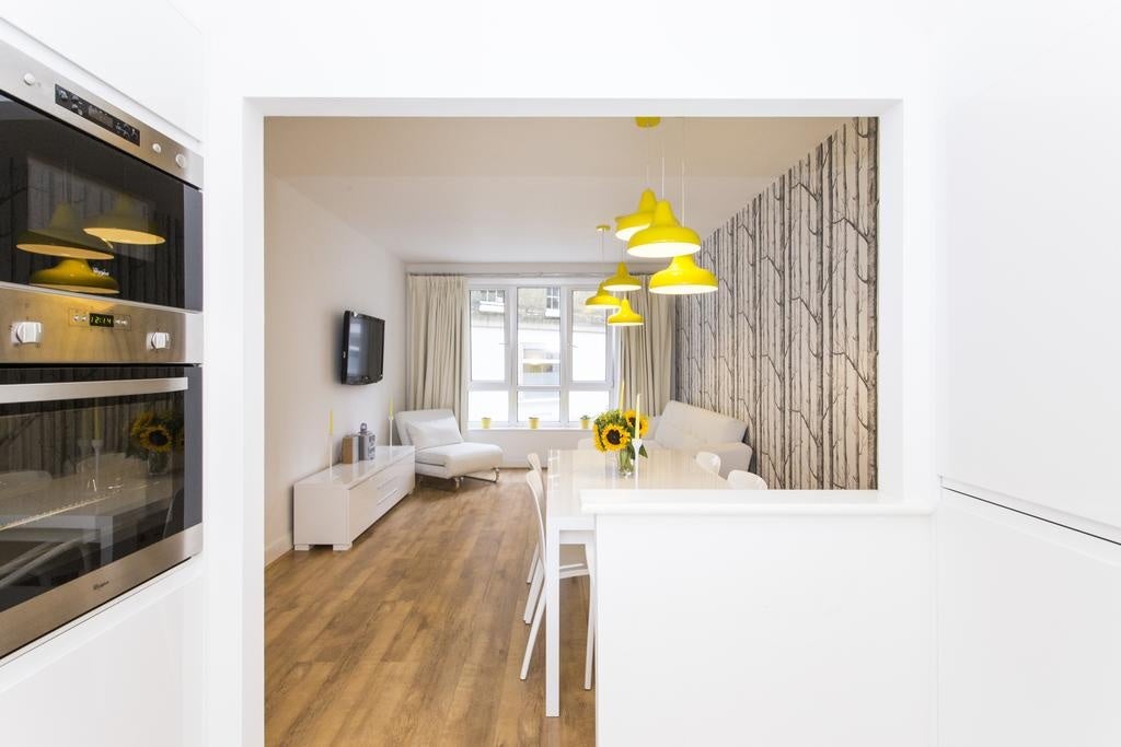 Flat Bartholomew Close in City of London