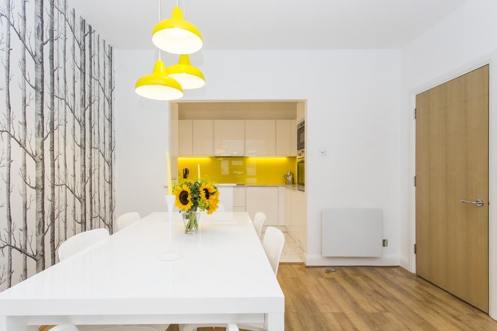Flat Bartholomew Close in City of London