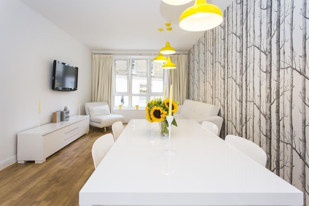 Flat Bartholomew Close in City of London