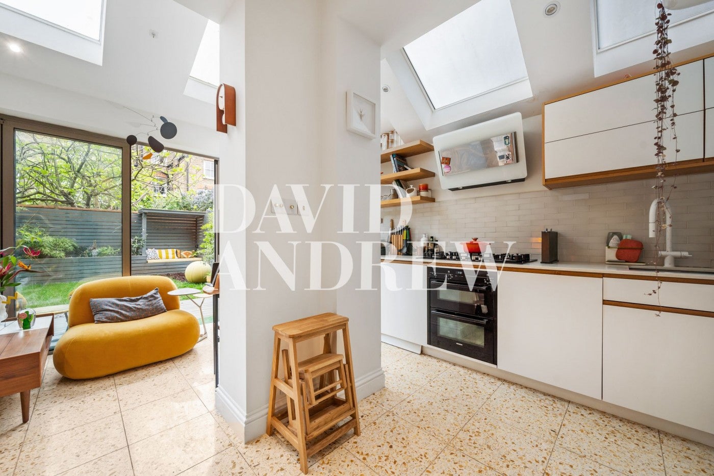 Flat Sotheby Road in Greater London