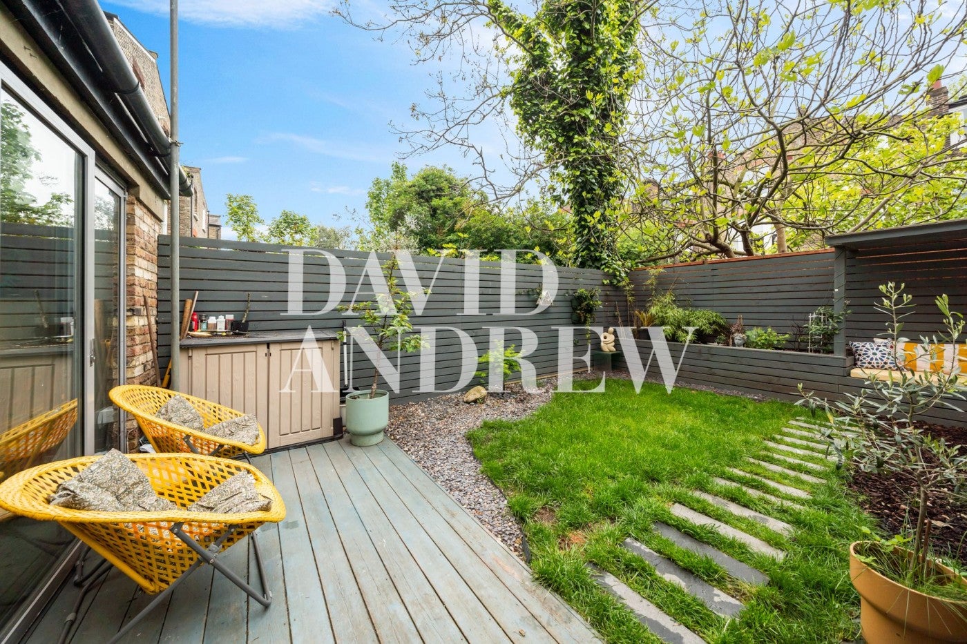 Flat Sotheby Road in Greater London