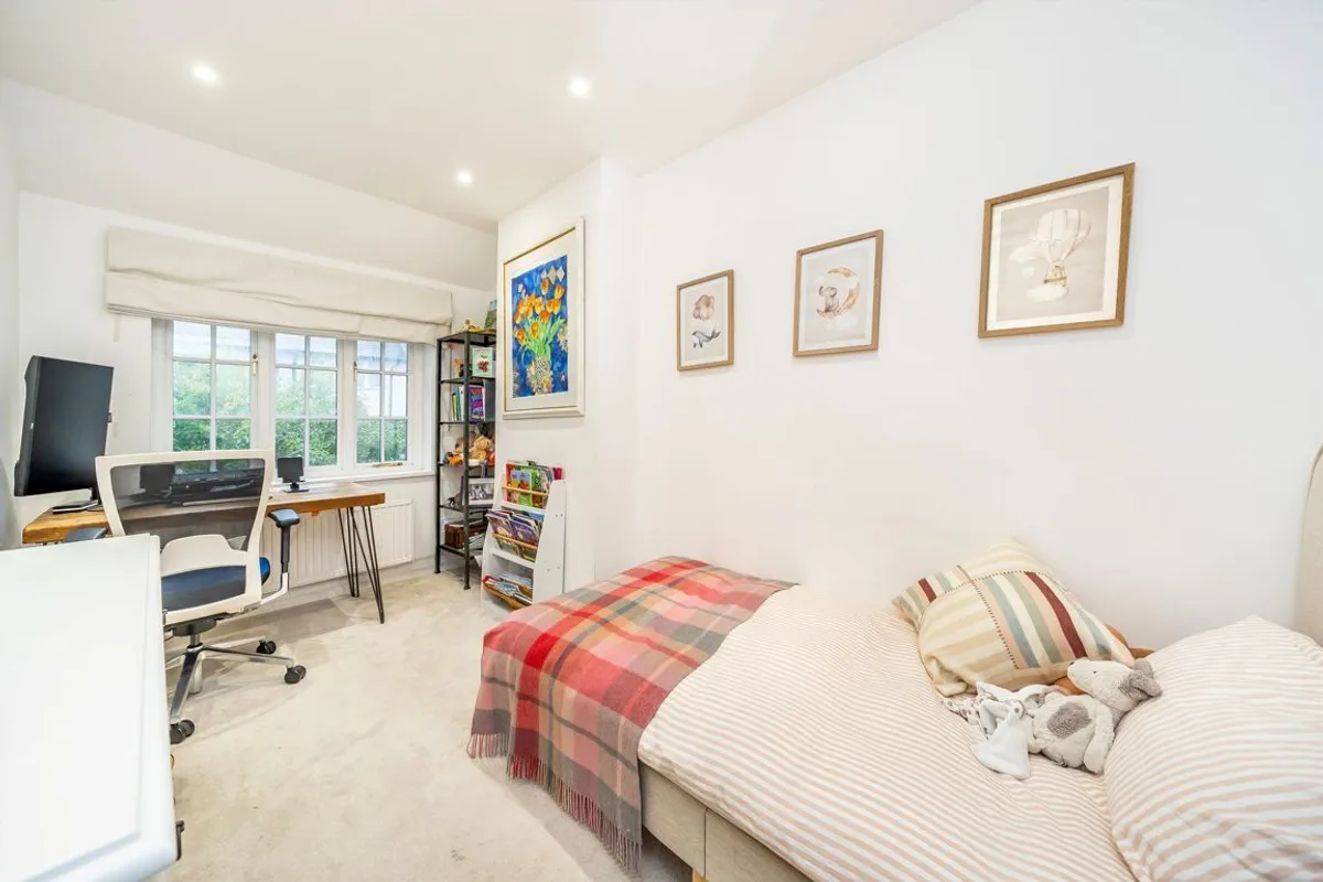 House Lessingham Avenue in Greater London
