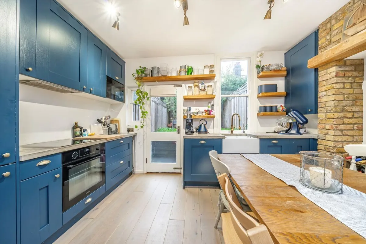 House Lessingham Avenue in Greater London