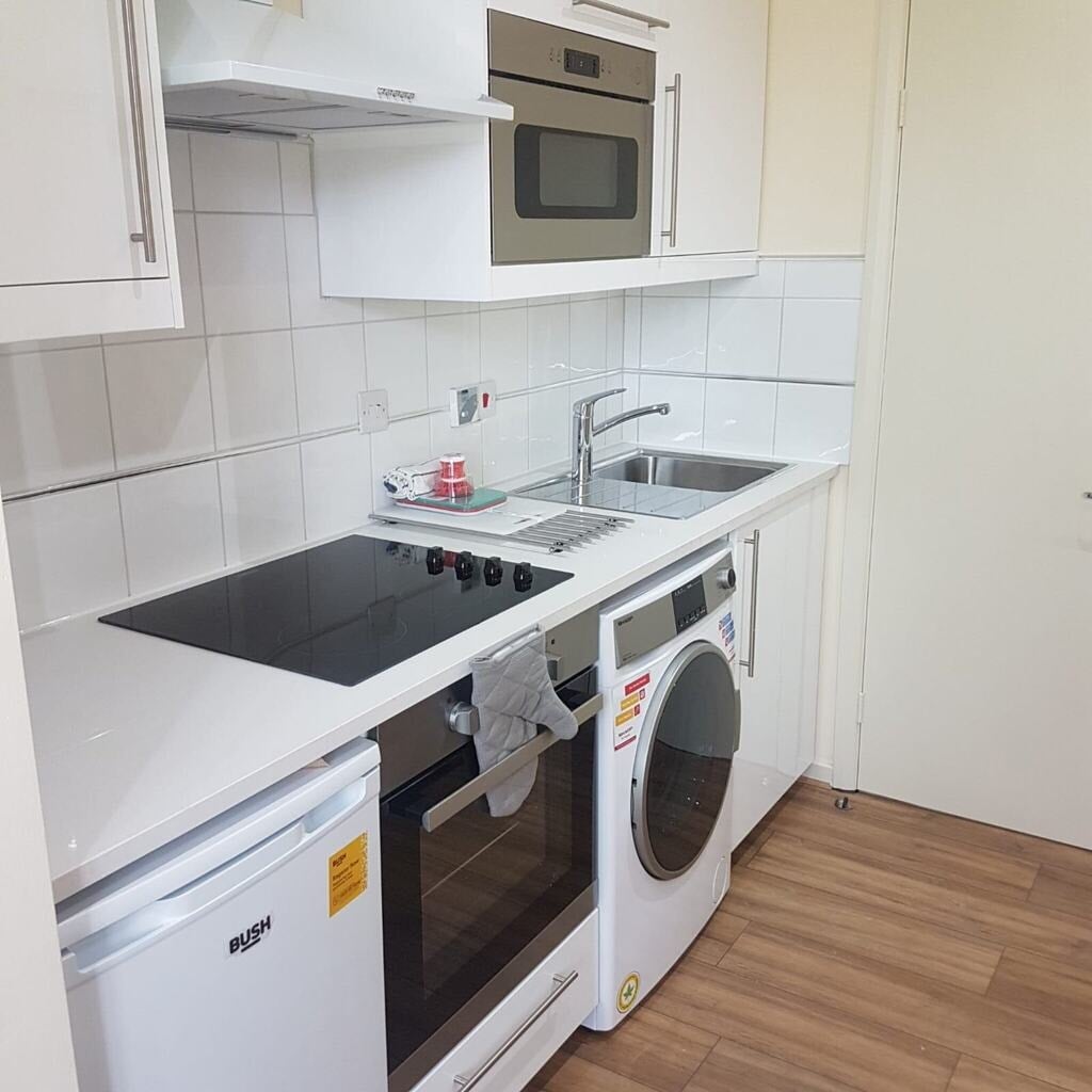 Flat Chatsworth Road in Greater London