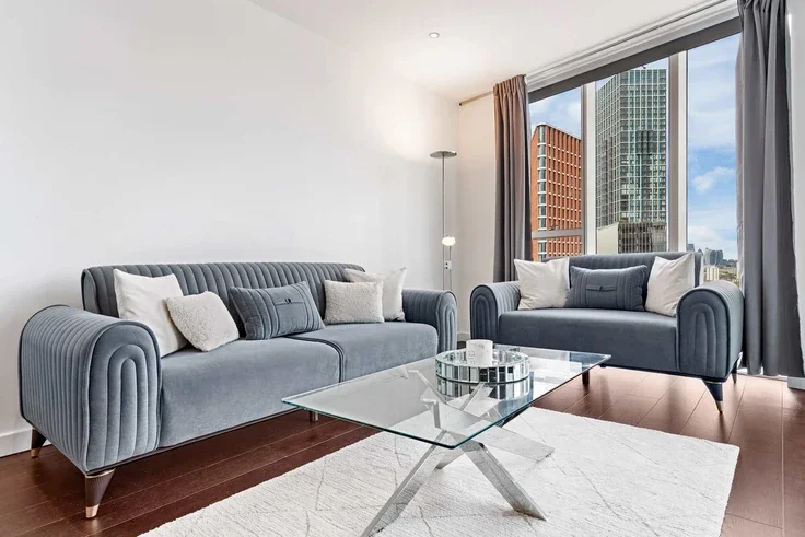 Flat Wyvil Road in Greater London