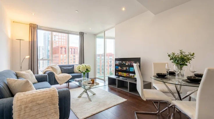 Flat Wyvil Road in Greater London